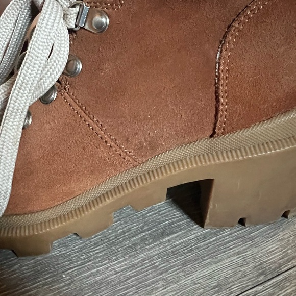 Dolce Vita Rubi Boots in cognac and (faux) snakeskin. Size 7.5 - Picture 11 of 12